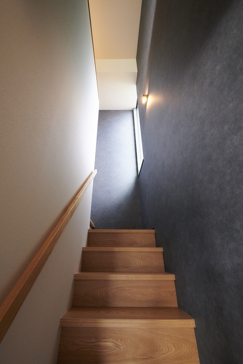 細かな配慮のある階段空間の画像