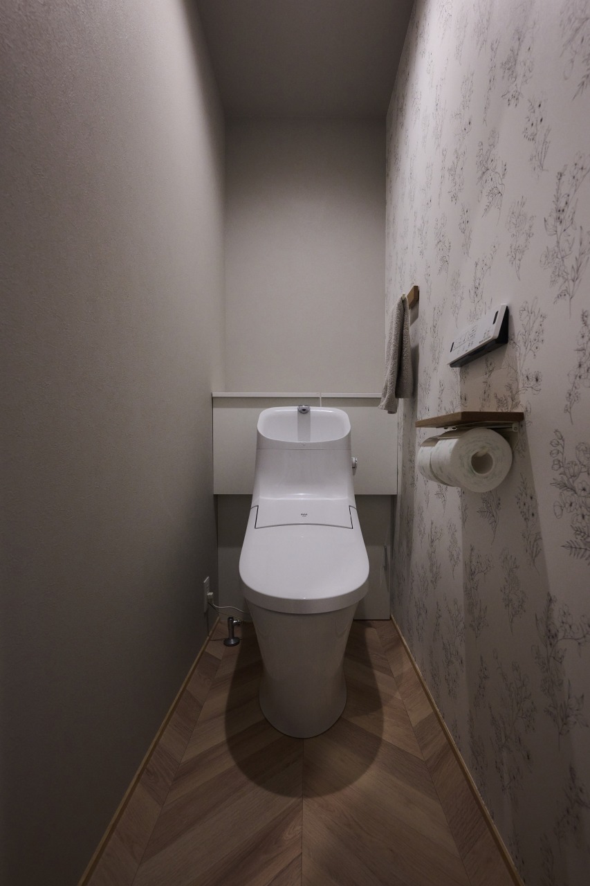 お洒落な2階トイレの画像