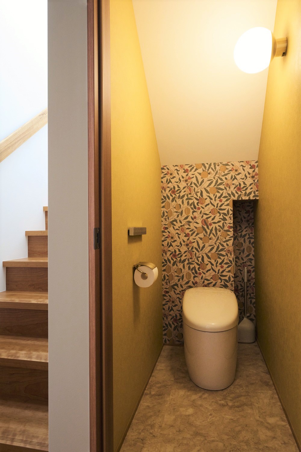 洗面室と統一感のあるトイレの画像