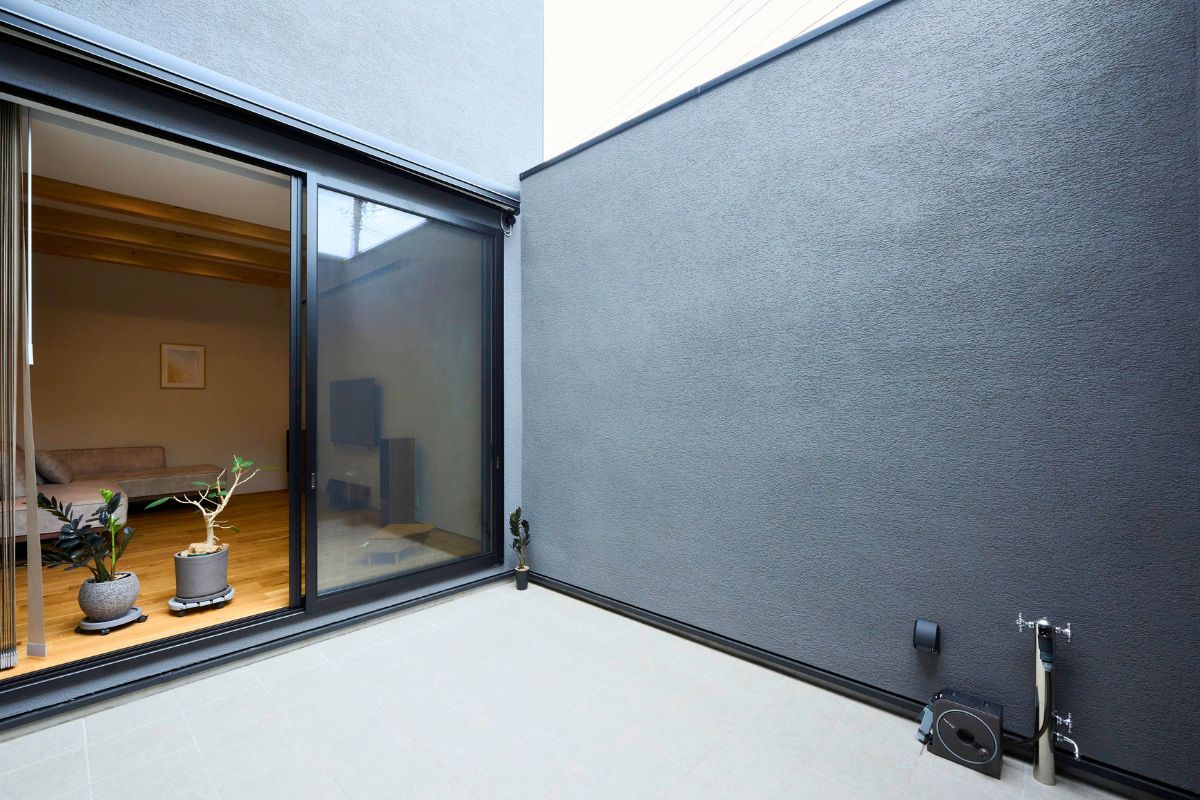 外部からの視線を気にせず過ごせる憩いのインナーテラスの画像