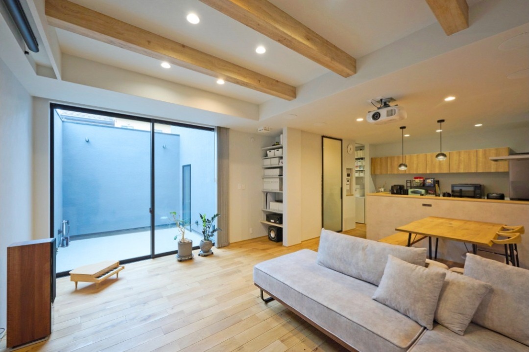 インナーテラスで結ぶ家の画像