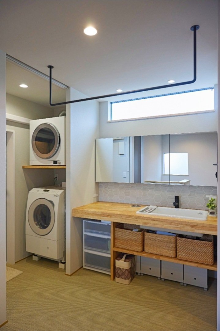 家事時短と家族のプライバシーを両立した洗面脱衣室の画像