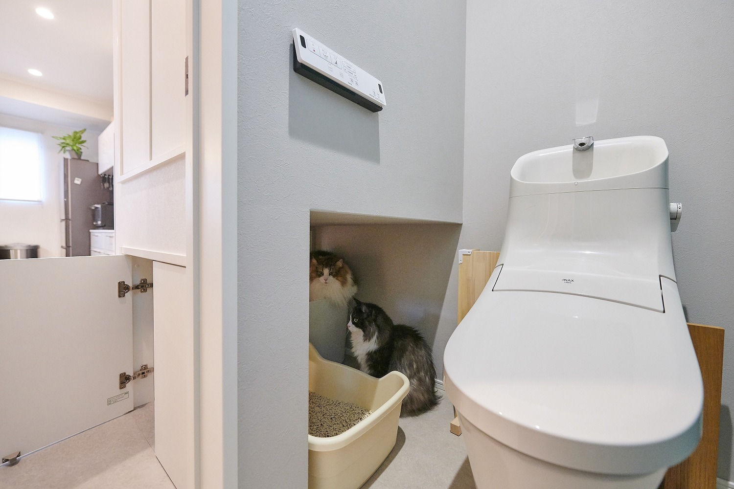 2階トイレに併設した猫用トイレの画像