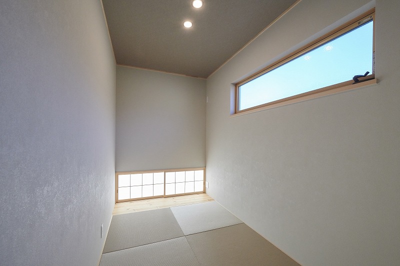光の抜ける家の画像