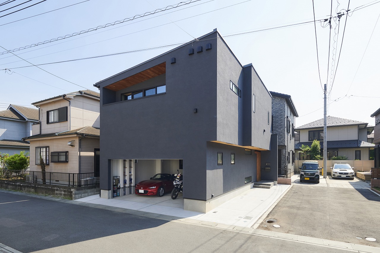 圧迫感に配慮した凹凸のある外観の画像