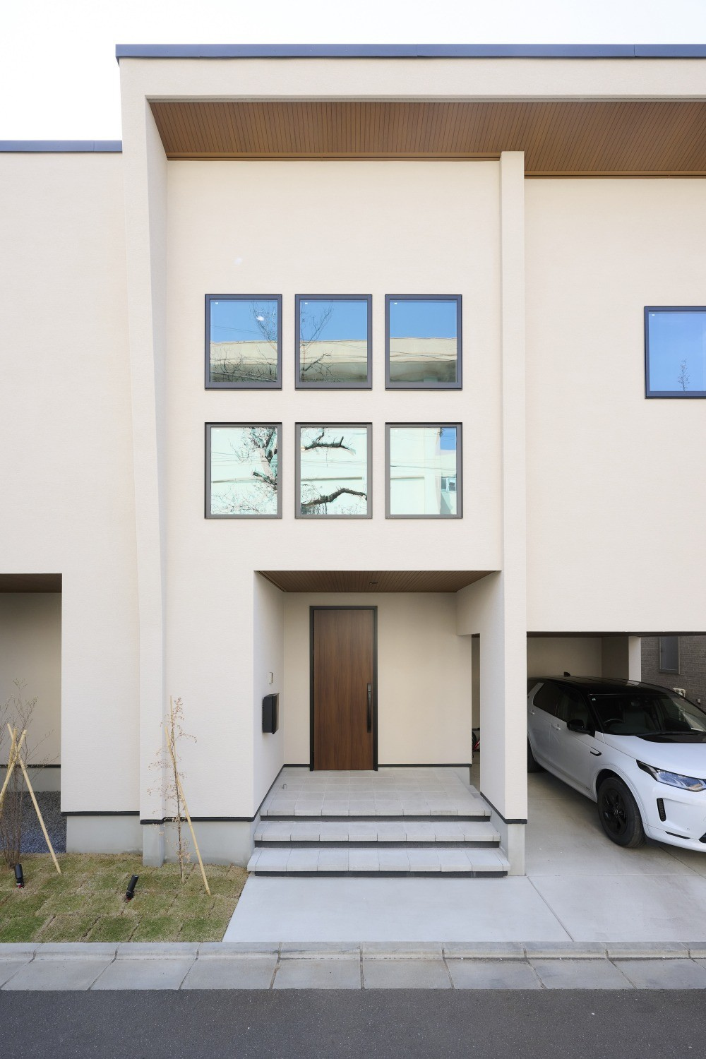 まるで絵画のように住まいを彩る窓デザインの画像