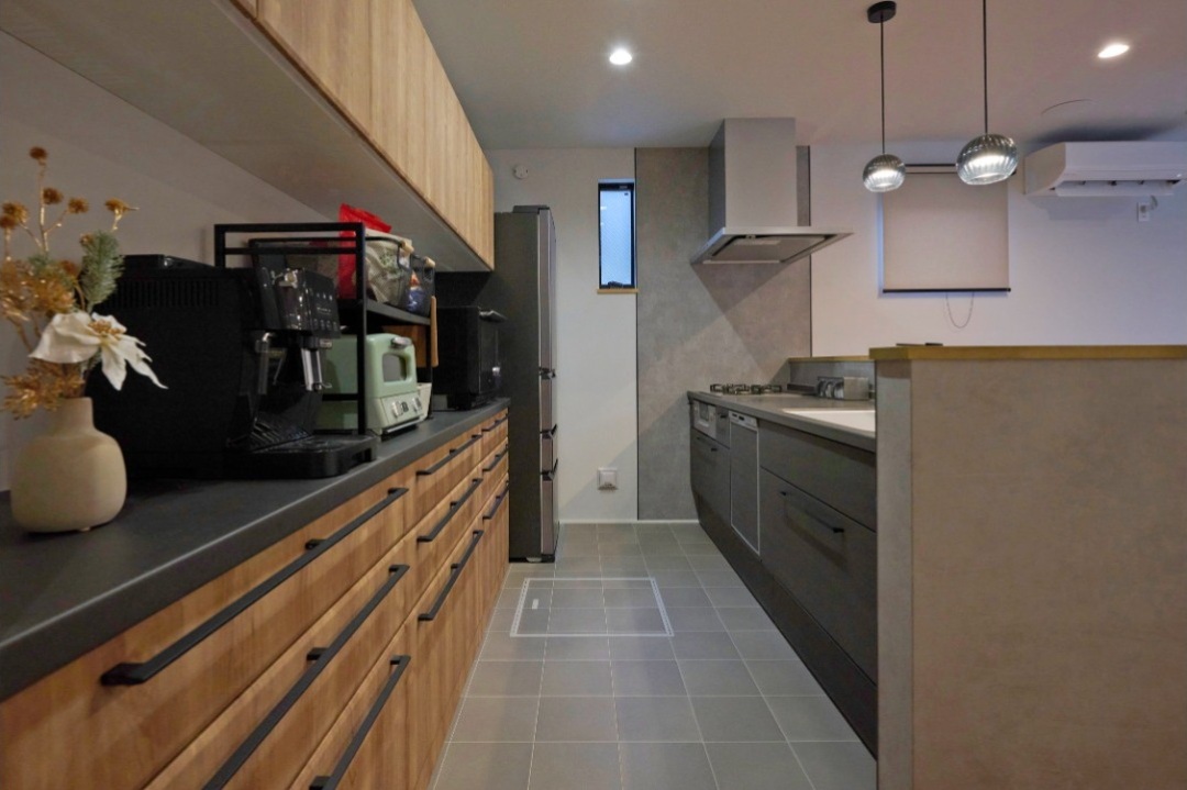 充実の収納とメンテナンス性にこだわったキッチンの画像