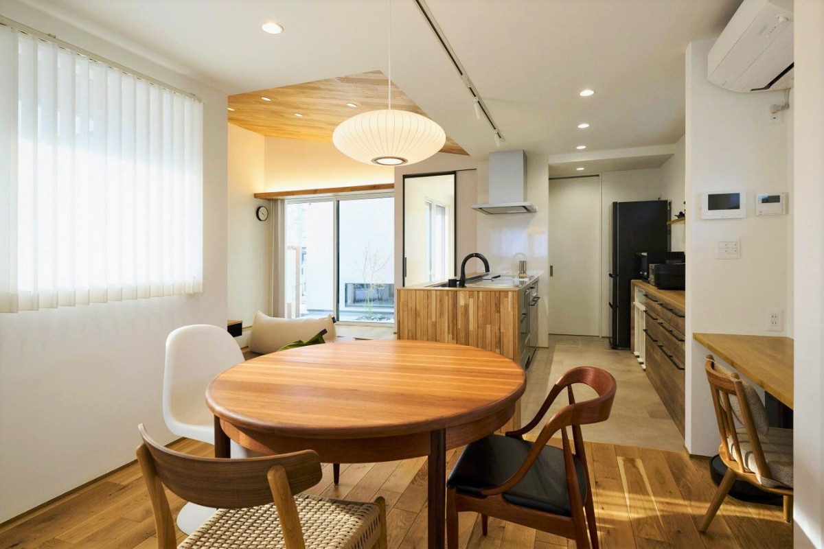 家事ラク動線が魅力の横並びキッチン・ダイニングの画像