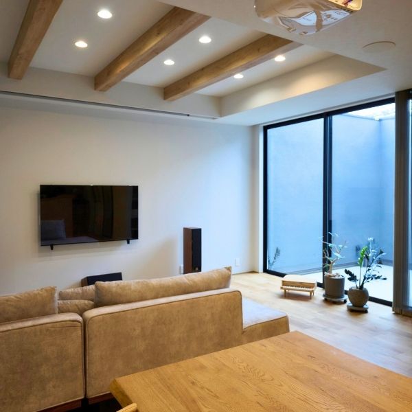 インナーテラスで結ぶ家の画像