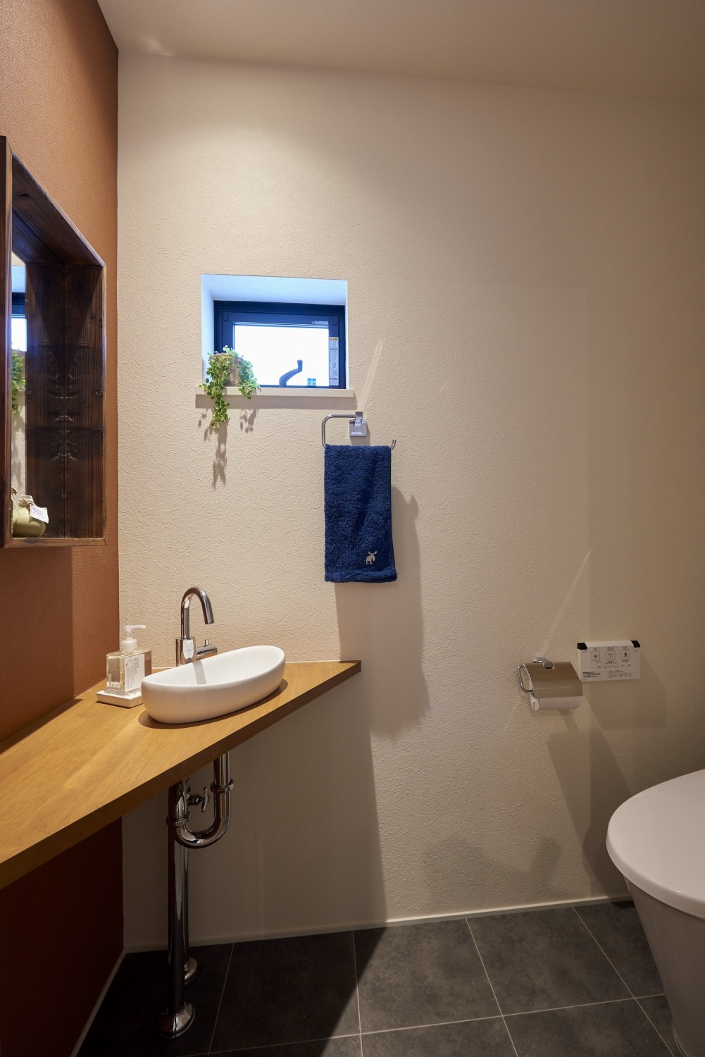 スタイリッシュなトイレの画像