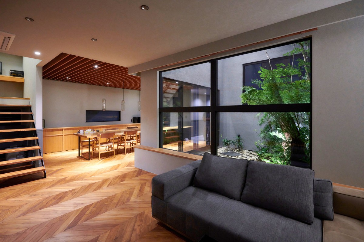 ゆとりを纏う、美しい意匠のリビングの画像