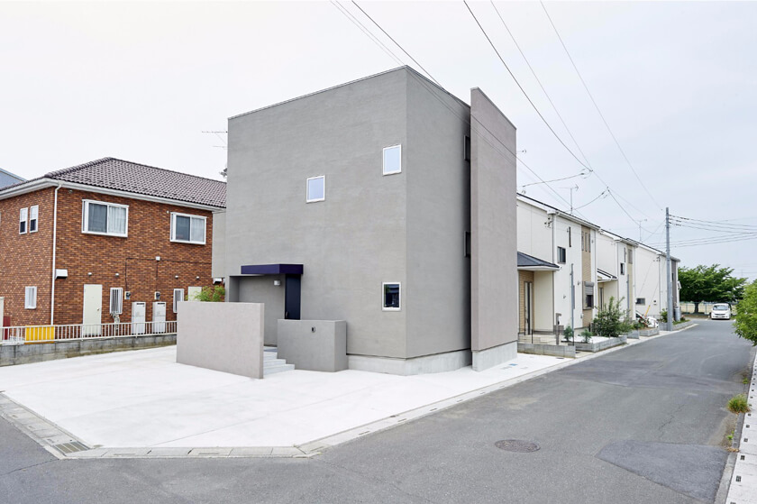 2色同じトーンの外壁材を用いた外観の画像