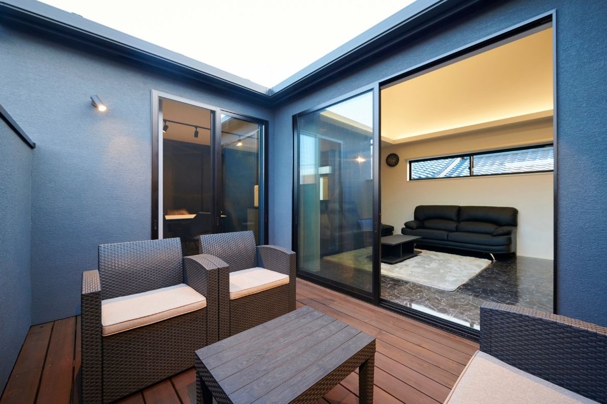 家族や友人との時間を愉しむアウトドアリビングの画像