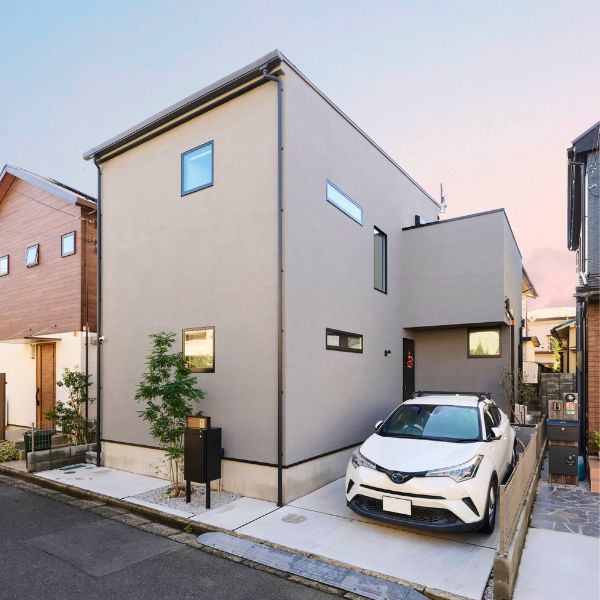 外と内が繋がるコンパクトハウスの画像