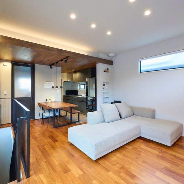 外と内が繋がるコンパクトハウスの画像