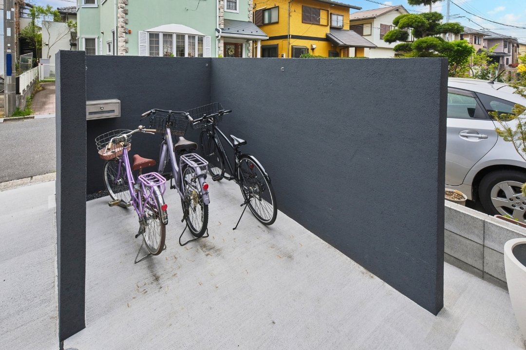 機能性と景観を両立させたサイクルポートの画像