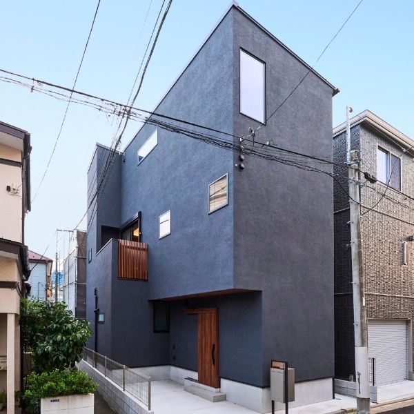 都内狭小地に建つホテルライクな家の画像