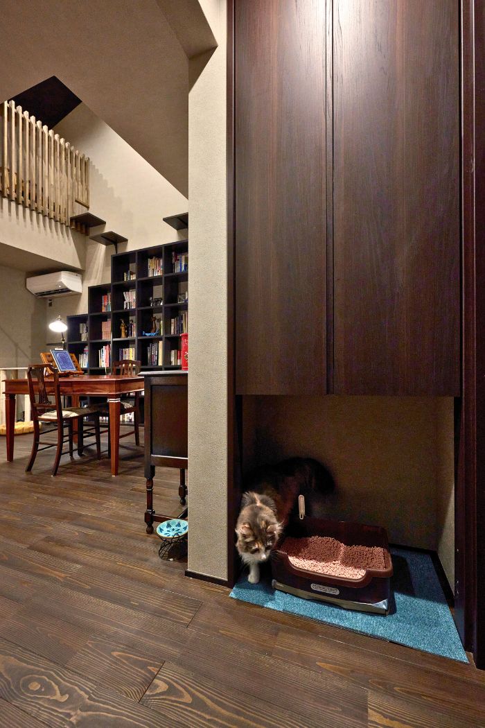 程よいこもり感のある愛猫用のトイレの画像