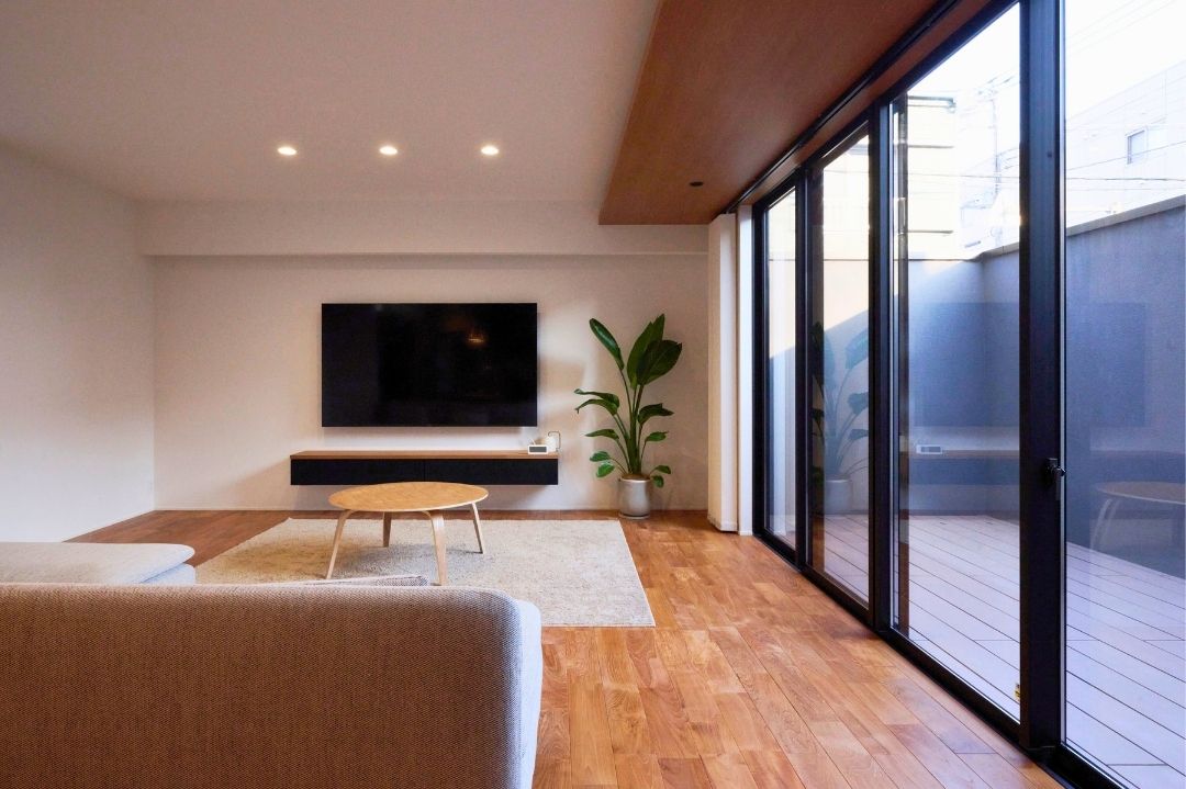 浮遊感のあるオリジナルのテレビボードの画像