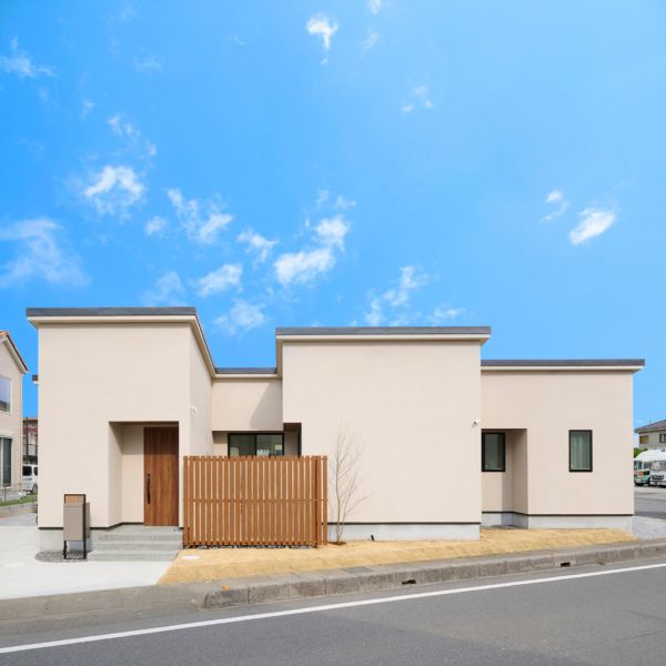 平屋で愉しむアウトドアな暮らしの画像