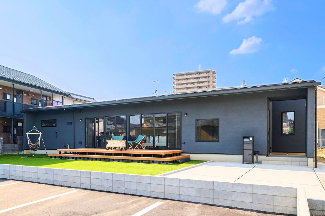 外と繋がる大開口の平屋