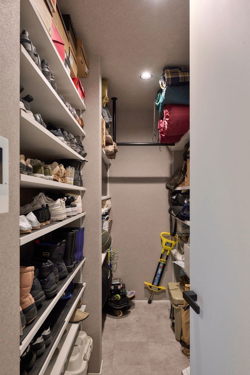 玄関横に設けたシューズインクローゼットの画像