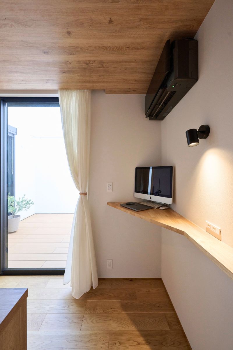 ちょっとした書斎にも使えるリビングカウンターの画像