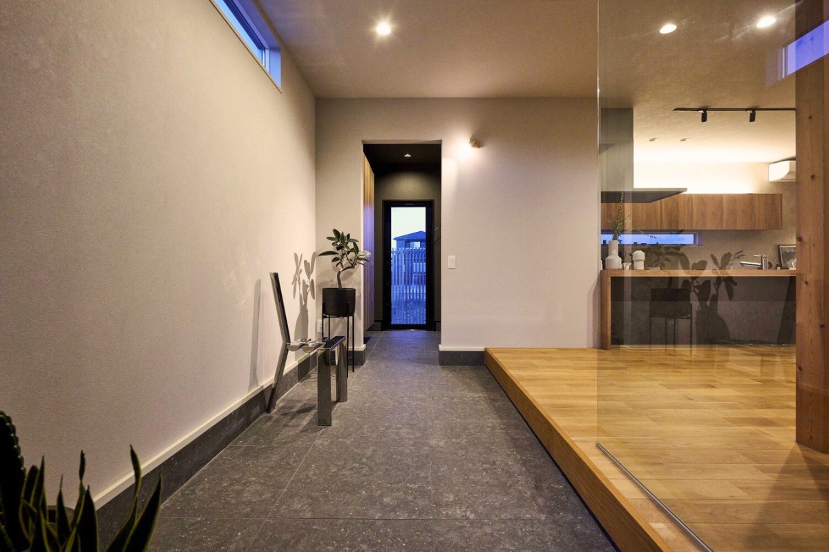 視線が抜ける広々とした通り土間の画像