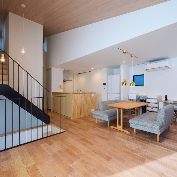 落ち着きのある北欧モダンの家の画像